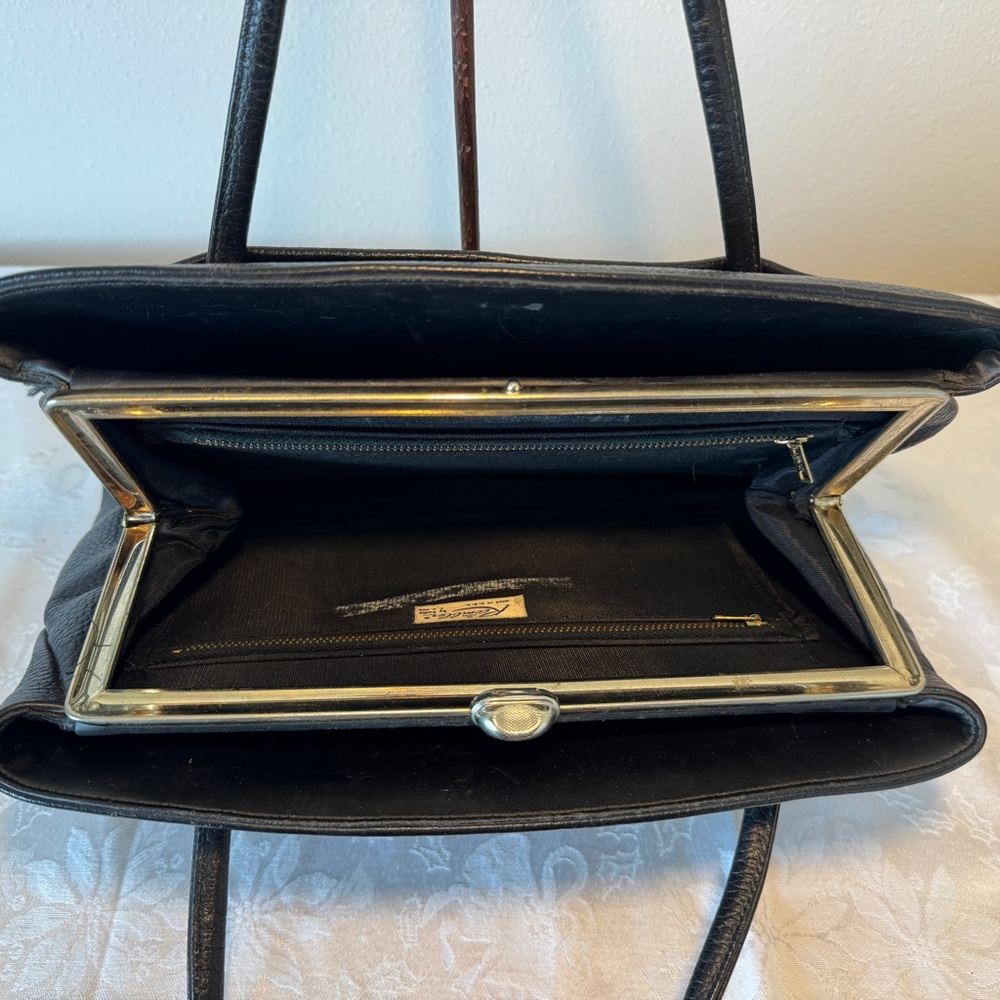 Vintage 1960s Rambler by Kaden Black Leather Handbag - Picture 5 of 16